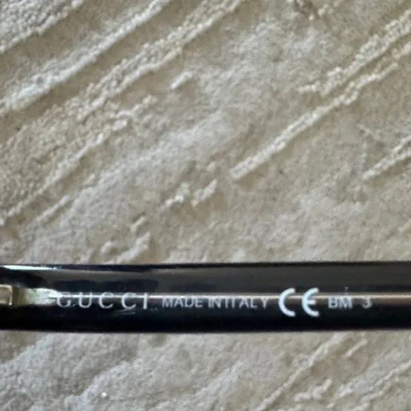 Gucci Tortoiseshell Sunglasses with Pink Accents - Picture 7 of 10